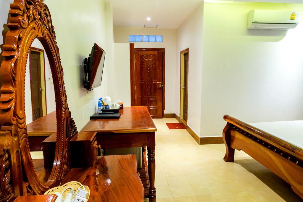 Ly Heng Chhay Hotel Poipet Exterior photo